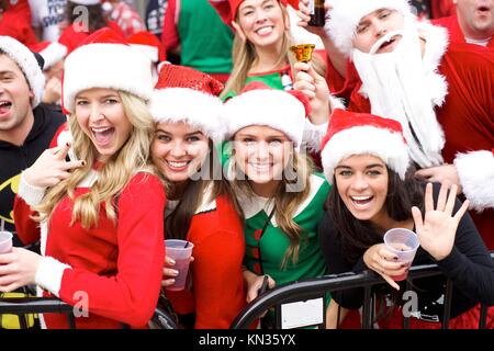 Cincinnati, Ohio 12-12-2015 Santacon Stockfoto