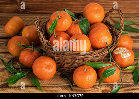 Mandarinen Warenkorb Bio-obst in Nahaufnahme Stockfoto