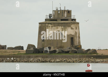 Einen malerischen Blick auf Martello Tower Nr. 66, nordöstlich von langney Punkt, Eastbourne, Großbritannien. Stockfoto
