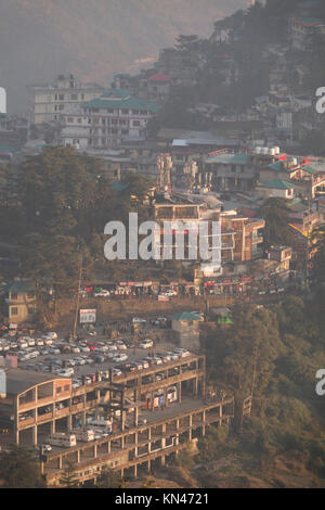 Hig Winkel malerischen Blick auf Mcleod Ganj, Himachal Pradesh, Indien Stockfoto