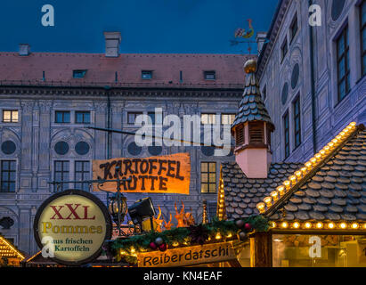 Weihnachtsmarkt in der Residenz in München, Bayern, Deutschland, Europa Stockfoto