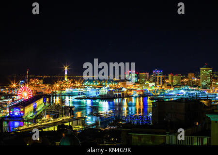 Genua (Genova), Italien, 27. November 2017 - Nacht Blick auf den alten Hafen, Genua, Italien / Genua Landschaft/Genua Skyline Stockfoto