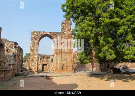 Qutb Komplex befindet sich in der Stadt Delhi entfernt. Indien. Es ist ein UNESCO Weltkulturerbe. Stockfoto