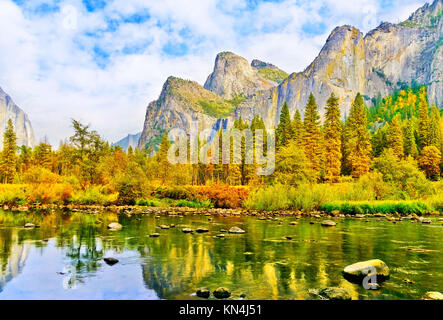 Blick auf das Tal im Yosemite National Park im Herbst. Stockfoto