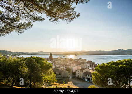 Golf von St. Tropez bei Sonnenuntergang, St. Tropez, Var, Cote d'Azur, Südfrankreich, Frankreich Stockfoto