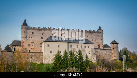 Burg auf einem Hügel in der Nähe der slowakischen Stadt Zvolen Stockfoto