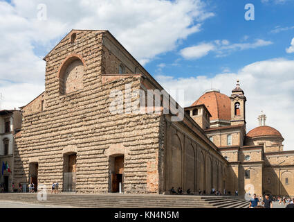 Die Basilika von San Lorenzo (Basilica di San Lorenzo), Piazza San Lorenzo, Florenz, Italien. Stockfoto