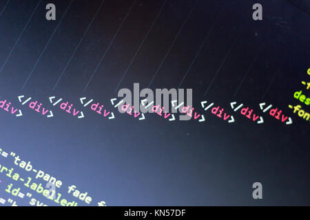 HTML Code. Computer Quellcode. Abstrakte Bild der Web Developer. Die digitale Technologie moderne Hintergrund. Flache Tiefenschärfe Stockfoto