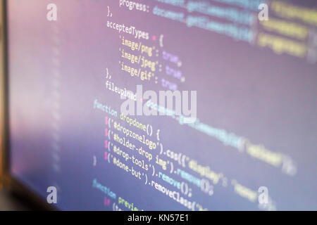 Javascript Code. Computer Quellcode. Abstrakte Bild der Web Developer. Die digitale Technologie moderne Hintergrund. Flache Tiefenschärfe Stockfoto