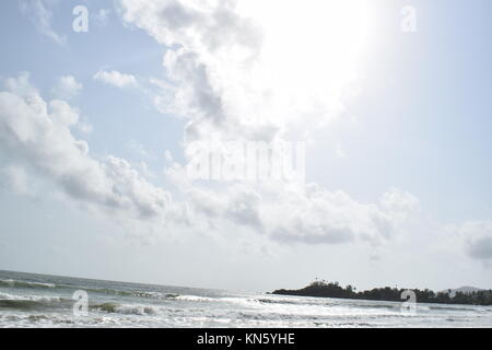 Strand Bilder. Cool Strand mit keine Menschen. Schöner Strand Hintergrund für Website oder Desktop. Super Strand/Meer/Strand. Großartiger Strand Stockfoto