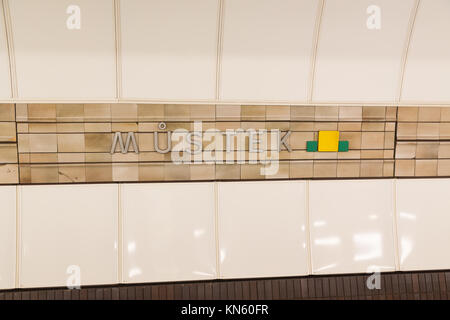 Prag - 27. Dezember 2016: Die U-Bahn-Station Mustek mit leeren Plattform Stockfoto