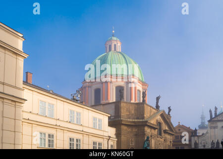 Blick auf St. Franziskus von Assissi Kuppel der Kirche Stockfoto