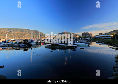 Sonnenaufgang über den Okanagan Lake, Waterfront Park, Kelowna Stadt, Okanagan Valley, British Columbia, Kanada Stockfoto