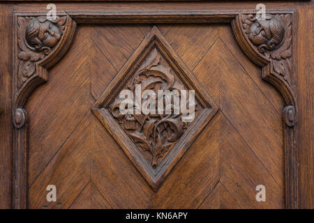 Europäische Tür Emblem Textur Eiche schwere Closeup Türknauf Oberfläche verziert eleganten Diamond Brown Tief Stockfoto