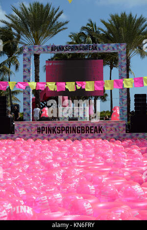 MIAMI BEACH, FL - 14. März: Atmosphäre nimmt Victoria's Secret PINK Nation Hosts Die ultimative Spring Break Bash bei Kimpton Surfcomber Hotel am 14. März in Miami Beach, Florida, 2015. Personen: Atmosphäre Stockfoto