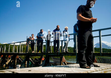 Touristen in Kurile See. Kamtschatka. Sibirien. Russland Stockfoto