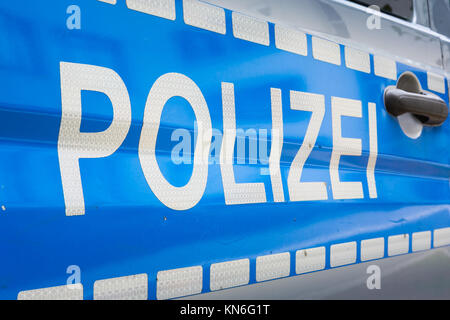 Deutsche Polizei Auto Label Abzeichen Polizei Blau Silber reflektierende Sicherheit Stockfoto