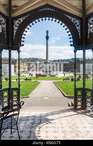 Stuttgart Schlossplatz an einem schönen Frühlingstag April 2017 Vollständige Wartung Überfüllt 12.00 Stockfoto