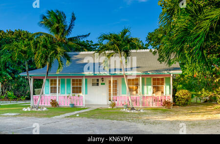 Grand Cayman, Cayman Islands, Nov. 2016, Haus im karibischen Stil in der West Bay Area Stockfoto