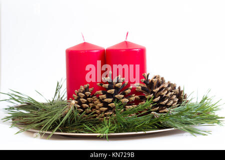 Weihnachten Dekoration mit Kerzen isoliert auf weißem Stockfoto