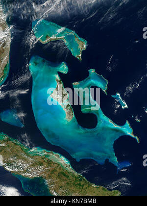 Bahama Inseln mit Kuba im Süden und der South Florida Küste im Westen Stockfoto