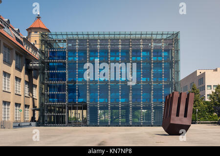 Karlsruhe ZKM Zentrum für Kunst und Medien Zentrum für Kunst und Medientechnologie Museum außen Cube Stockfoto