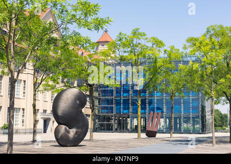 Karlsruhe ZKM Zentrum für Kunst und Medien Zentrum für Kunst und Medientechnologie Museum außen Cube Stockfoto