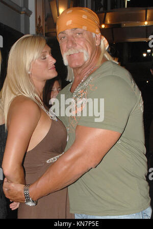 Miami Beach, FL: Jennifer mcdaniel, Hulk Hogan von Hulk Hogan, Miami Beach, Florida. Menschen: Jennifer mcdaniel, Hulk Hogan Stockfoto