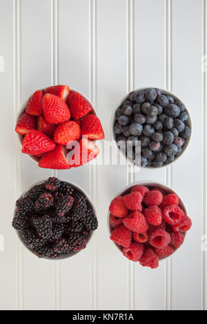 Mixed berries: raspberries, strawberries, blueberries and blackberries Stockfoto