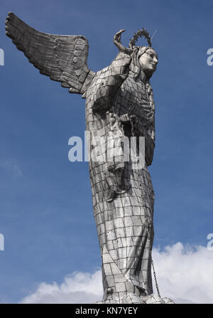 Detail der riesigen Aluminium abgedeckt Statue der Jungfrau von Quito. Die Statue befindet sich oben auf dem Hügel über Quito El Panecillo gelegen. Es war Stockfoto