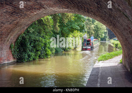 Kanal Boot auf Kennet and Avon Canal, High Street, Newbury, Berkshire, England, Vereinigtes Königreich Stockfoto