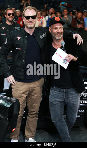 AMSTERDAM, NIEDERLANDE - 26. MAI: Maximillion Cooper nimmt am 26. Mai 2015 an der Gumball 3000-Veranstaltung Amsterdam Arena Teil. Leute: Maximillion Cooper Stockfoto