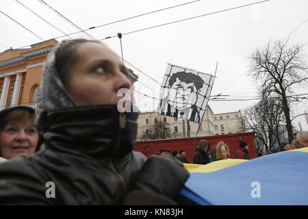 Kiew, Ukraine. 10 Dez, 2017. Dezember 10, 2017 - Anhänger des ehemaligen georgischen Präsidenten Micheil Saakaschwili Marsch durch die Stadt, die Sie während einer Kundgebung in Kiew, Ukraine 10. Dezember 2017 Quelle: anatolii Stepanov/ZUMA Draht/Alamy Live News Credit: ZUMA Press, Inc./Alamy leben Nachrichten Stockfoto