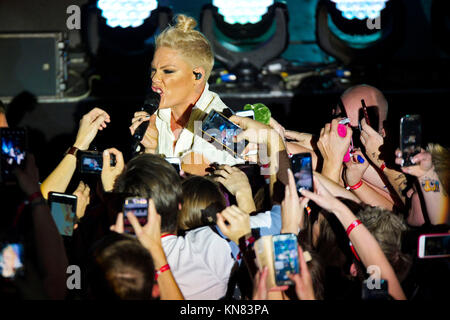 Berlin, Deutschland. 09 Dez, 2017. Rosa führt live auf der Bühne als Teil der 'ProSieben in Concert" an der Columbia Halle am Dezember 9,2017 in Berlin, Deutschland. Credit: Geisler-Fotopress/Alamy leben Nachrichten Stockfoto