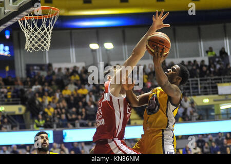 Turin, Italien. 10 Dez, 2017. Lamar Patterson (Fiat Auxilium Torino) während der CAMPIONATO WARENKORB SERIE A 2017/18 basketball Match zwischen FIAT AUXILIUM TORINO VS OLIMPIA MILANO an PalaRuffini am 10. Dezember, in Turin, Italien 2017. Quelle: FABIO UDINE/Alamy leben Nachrichten Stockfoto