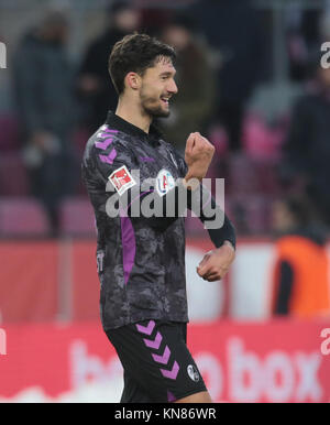 Koeln, Deutschland. 10 Dez, 2017. Köln, Deutschland, 10. Dezember 2017, Bundesliga Spieltag 15, 1. FC Koeln vs SC Freiburg: Schlussjubel Tim Kleindienst (Freiburg). Credit: Jürgen Schwarz/Alamy leben Nachrichten Stockfoto