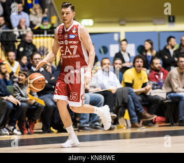 Dairis Bertans (Olimpia Milano) während der Serie A Basketball Match: Fiat Torino Auxilium vs Olimpia Milano. Fiat Torino Auxilium gewann 71-59 an Palaruffini in Turin, 10. Dezember 2017 Italien Stockfoto