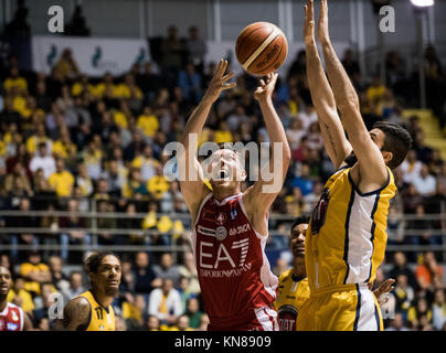 Dairis Bertans (Olimpia Milano) während der Serie A Basketball Match: Fiat Torino Auxilium vs Olimpia Milano. Fiat Torino Auxilium gewann 71-59 an Palaruffini in Turin, 10. Dezember 2017 Italien Stockfoto