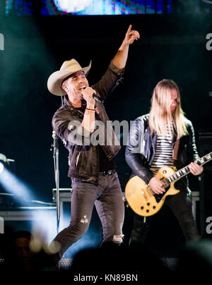 Las Vegas, NV, USA. 10 Dez, 2017. *** Haus AB *** Dustin Lynch führt im Chelsea im Cosmopolitan von Las Vegas in Las Vegas, NV am 10. Dezember 2017. Credit: Erik Kabik Fotografie/Medien Punch/Alamy leben Nachrichten Stockfoto
