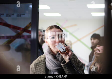 Nischni Nowgorod, Russland. 6 Dez, 2017. Russische TV host Ksenia Sobchak öffnet Ihre Kampagne Büro in Nischni Nowgorod, Russland, 6. Dezember 2017. Sobchak läuft als Kandidat bei den Präsidentschaftswahlen in Russland im kommenden Jahr. Quelle: Thomas Körbel/dpa/Alamy leben Nachrichten Stockfoto