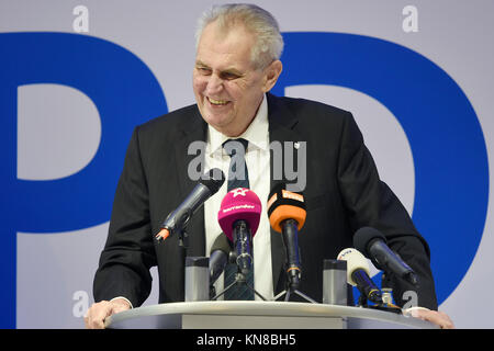 Prag, Tschechische Republik. 09 Dez, 2017. Der tschechische Präsident Milos Zeman besucht die 4. nationale Konferenz der anti-europäischen populistische Freiheit und Direkte Demokratie (SPD) politische Partei in Prag, Tschechische Republik, am 9. Dezember 2017. Credit: Ondrej Deml/CTK Photo/Alamy leben Nachrichten Stockfoto