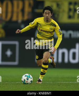 Dortmund, Deutschland. 9 Dez, 2017. Dortmunder Shinji Kagawa in Aktion während der Bundesliga Fußball Spiel zwischen Borussia Dortmund und Werder Bremen am Signal Iduna Park, Dortmund, Deutschland, 9. Dezember 2017. Credit: Ina Faßbender/dpa/Alamy leben Nachrichten Stockfoto