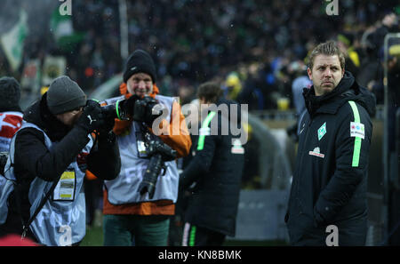 Dortmund, Deutschland. 9 Dez, 2017. Werder's Coach Florian Kohfeldt, fotografiert vor der Bundesliga Fußball Spiel zwischen Borussia Dortmund und Werder Bremen am Signal Iduna Park, Dortmund, Deutschland, 9. Dezember 2017. Credit: Ina Faßbender/dpa/Alamy leben Nachrichten Stockfoto