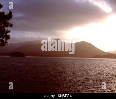 Die Katze Glocken gesehen über Derwent Water von Friar's Crag Keswick Cumbria Lake District England Stockfoto