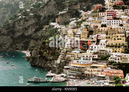 Schöne und bunte Antenne Landschaft Strand von Positano, Amalfi Küste - Italien Stockfoto