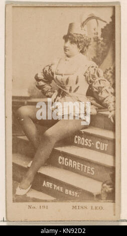 Kartennummer 191, Miss Leo, aus der Schauspielerserie (N145-2) herausgegeben von Duke Sons & Co. Zur Förderung von Cross Cut Cigarettes MET DP866427 645084 Verlag: Herausgegeben von W. Duke, Sons & Co., New York und Durham, N.C., Kartennummer 191, Miss Leo, aus der Schauspielerserie (N145-2) herausgegeben von Duke Sons & Co. Zur Förderung von Cross Cut Zigaretten, 1880er Jahre, Albumfoto, Blatt: 2 5/8 ? 1 7/16 Zoll (6.6 ? 3.7 cm). Das Metropolitan Museum of Art, New York. Die Sammlung Jefferson R. Burdick, Geschenk von Jefferson R. Burdick (63.350.207.145.2.205) Stockfoto