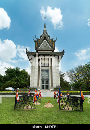 Killing Fields Massengrab, Schädel Pagode in den Killing Fields von Choeung Ek in Phnom Penh, Kambodscha Stockfoto