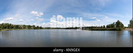 Toolonlahti Bay, eine schöne Bucht im Herzen von Helsinki, der Hauptstadt von Finnland. Stockfoto