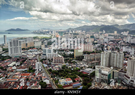 Luftaufnahme von George Town von oben Komtar in Penang, Malaysia. - Blick von oben auf die Stadt Penang, Malaysia Stockfoto