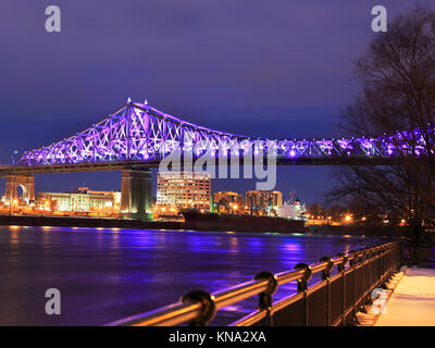 Jacques Cartier Brücke bei Nacht beleuchtet Stockfoto